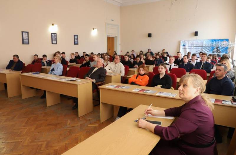 Профилактика экстремизма и безопасность в сети: в Севастополе прошла важная встреча