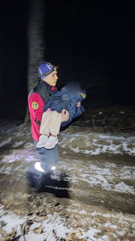 В Крыму спасли 10 туристов, которые застряли на трех автомобилях в горах