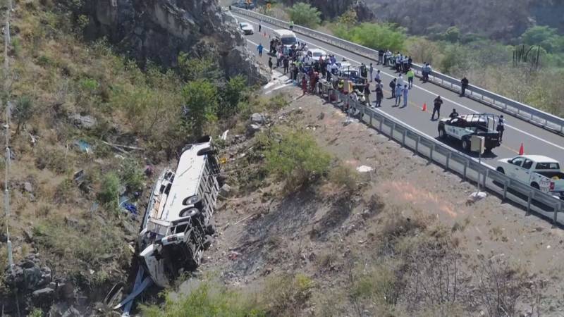 Автобус с участниками митинга попал в ДТП на юге Мексики: 18 погибших