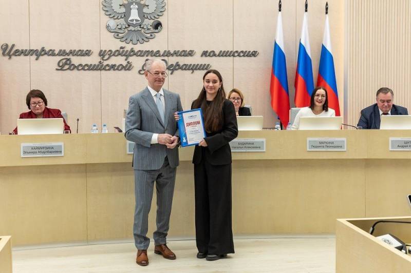 Школьницы из Севастополя победили во Всероссийской олимпиаде «Софиум» по избирательному праву