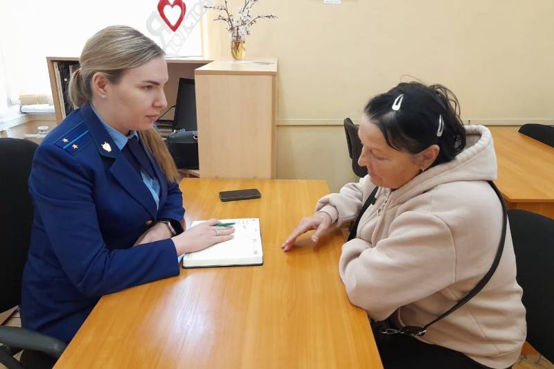 Прокуратура города Севастополя провела очередной правовой час в консультационном пункте на базе Центральной городской библиотеки им. Л.Н. Толстого