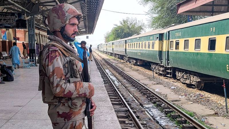 Десятки заложников удерживают в поезде пакистанские сепаратисты