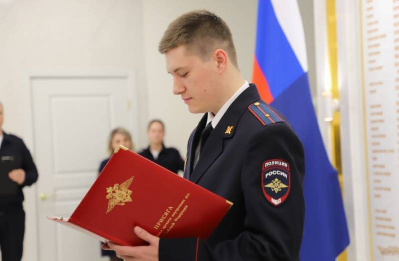 Сотрудники УМВД России по г. Севастополю принесли Присягу на верность Российской Федерации