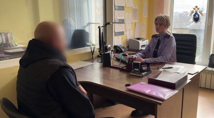 Водитель автобуса, разбившегося , даёт показания следователям