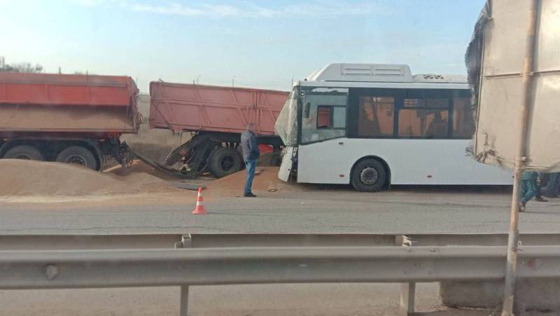 Пять человек погибли в ДТП с участием рейсового автобуса и большегруза под Симферополем