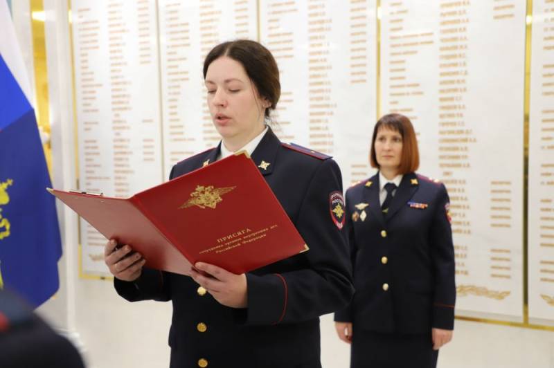 Сотрудники УМВД России по г. Севастополю принесли Присягу на верность Российской Федерации