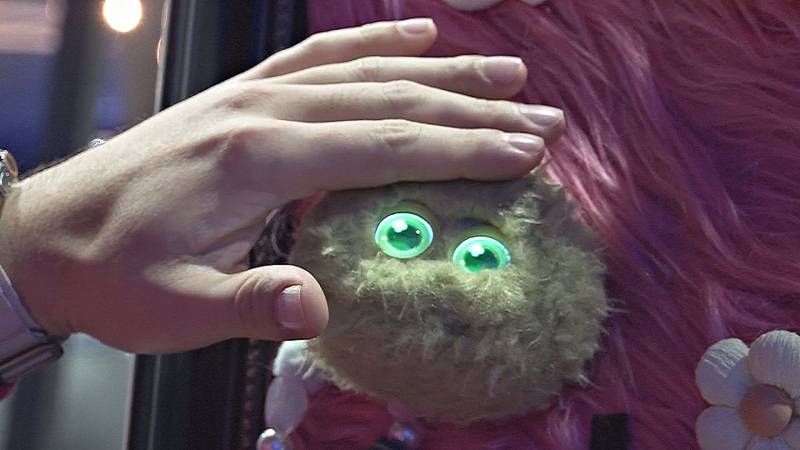 Гаджеты с ИИ доминируют на Всемирном мобильном конгрессе