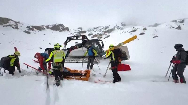 Лавина сошла на лыжников в Италии: двое погибли