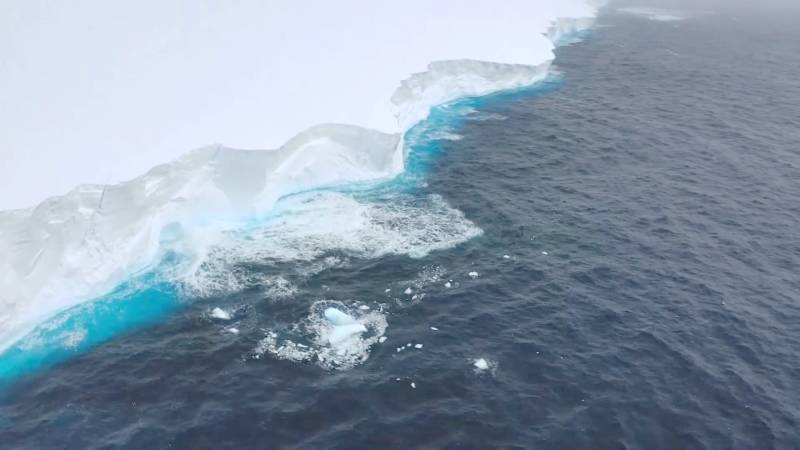 Самый большой в мире айсберг застрял у острова Южная Георгия в Атлантике