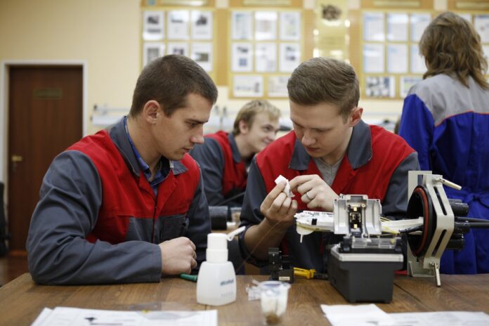 Учащиеся техникума