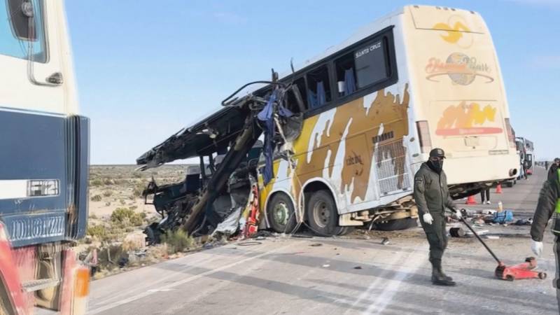 В Боливии столкнулись автобусы: 37 погибших