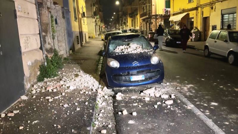 Землетрясение в Неаполе: жителям пришлось ночевать на улице