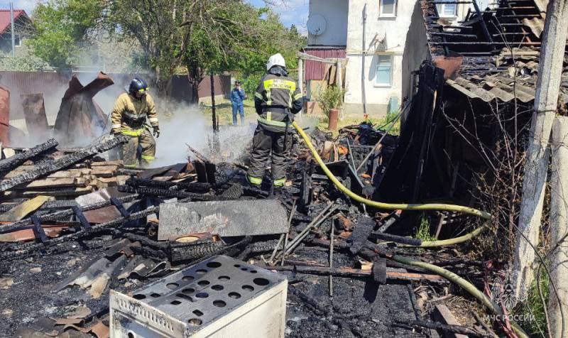 Огнеборцы МЧС России ликвидировали возгорание в Бахчисарайском районе