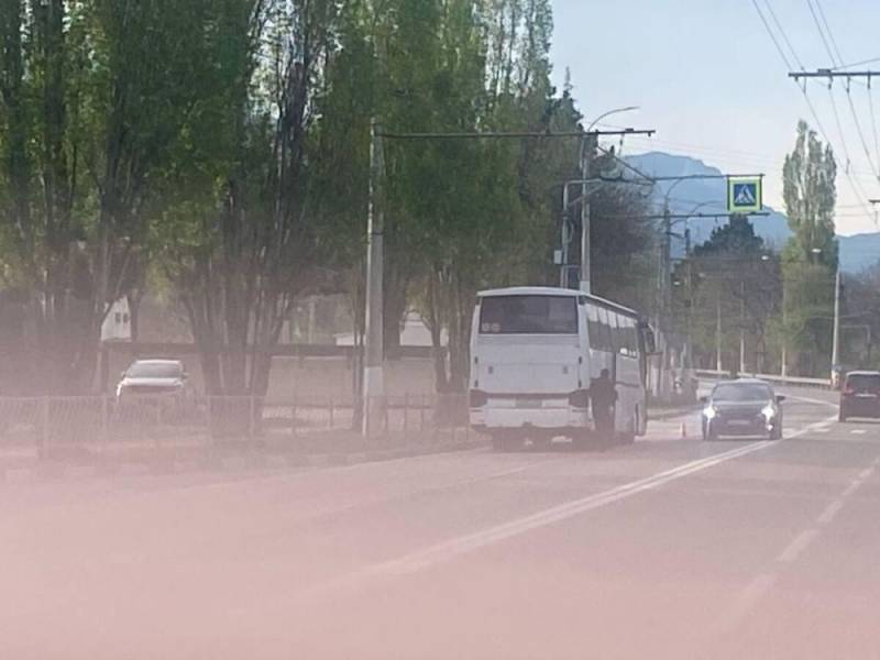 Автобус столкнулся с иномаркой под Симферополем - двое пострадавших
