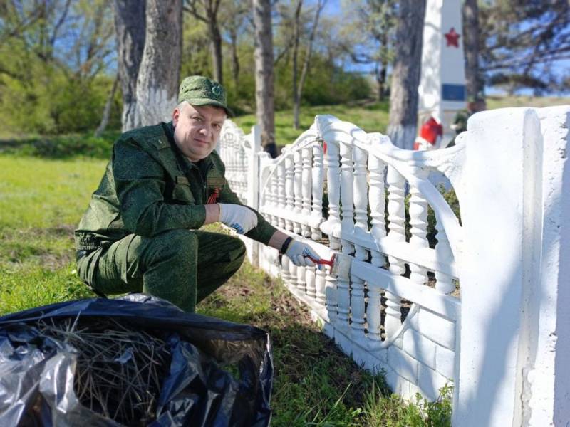 В канун Дня Великой Победы следователи СК благоустроили территорию братской могилы павших партизан в Добровском сельском поселении