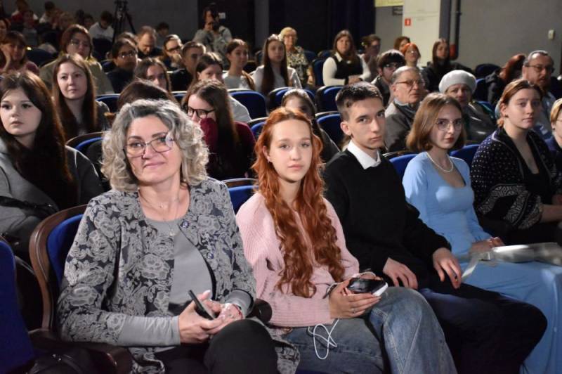 Театральный дебют: Студенты Севастополя представили уникальную версию «Дюймовочки»