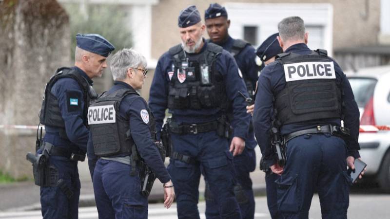 15-летний школьник напал с ножом на учеников в Нанте во Франции