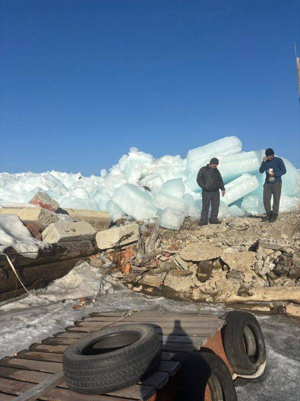 Сколько продлится непогода в регионах России: в Сибири ветер сносил крыши, а выпал снег