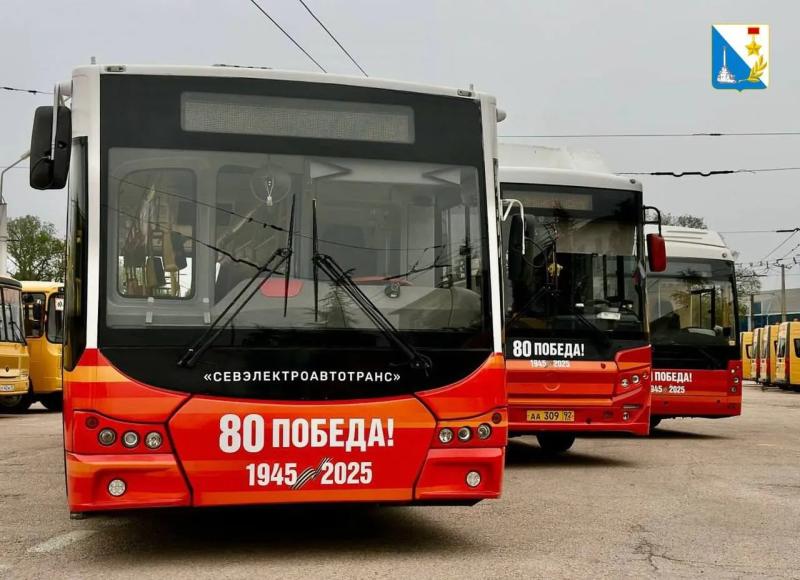 В Севастополе на линии вышли троллейбусы, оформленные к 9 мая