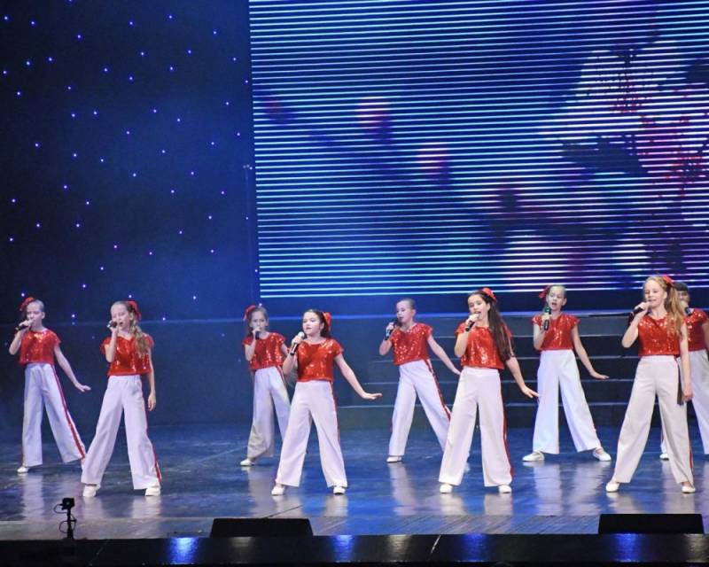 30 лет творчества и побед. 26 апреля на сцене Дворца культуры рыбаков состоялся юбилейный концерт Образцового вокального ансамбля «Маленький принц» (руководитель — Татьяна Турик), посвященный 30-летию со дня основания...