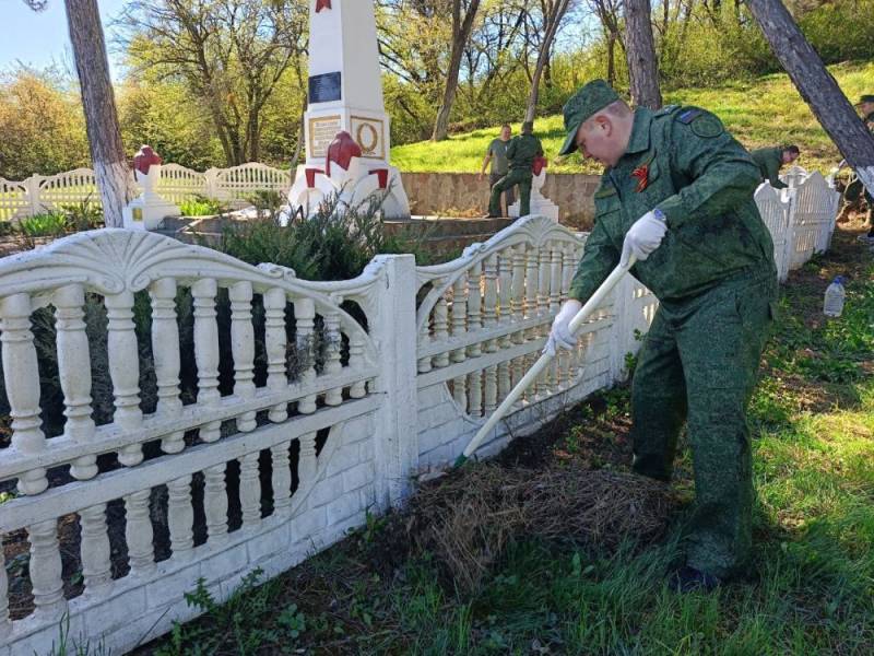 В канун Дня Великой Победы следователи СК благоустроили территорию братской могилы павших партизан в Добровском сельском поселении