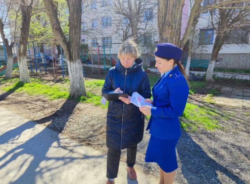 Работниками Сакской межрайонной прокуратурой в Червонновской средней школе проведена акция «Спасибо Герою»