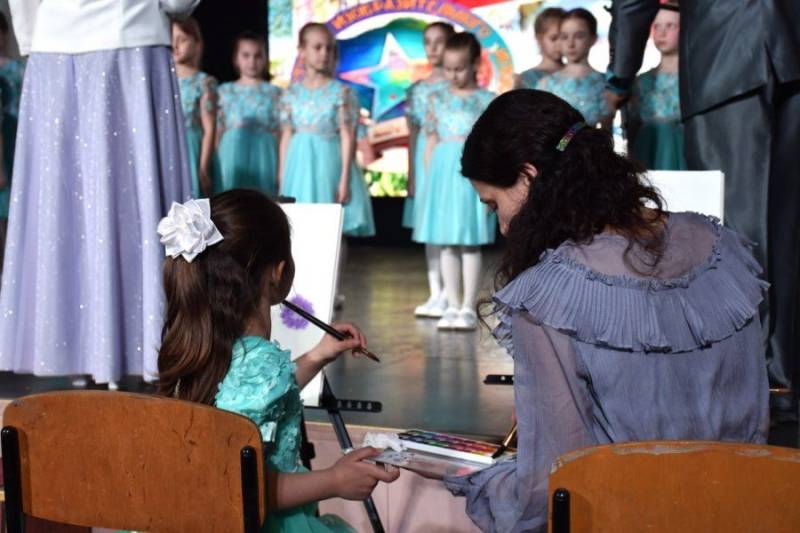 Образцовая студия изобразительного искусства отметила 25-летний юбилей