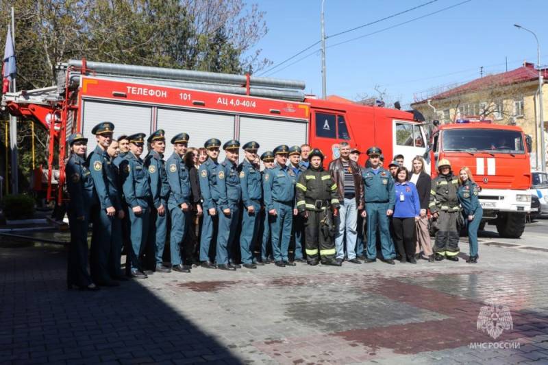 Огнеборца проводили на пенсию в День пожарной охраны Огнеборца проводили на пенсию в День пожарной охраны
