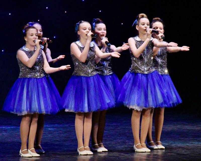 30 лет творчества и побед. 26 апреля на сцене Дворца культуры рыбаков состоялся юбилейный концерт Образцового вокального ансамбля «Маленький принц» (руководитель — Татьяна Турик), посвященный 30-летию со дня основания...