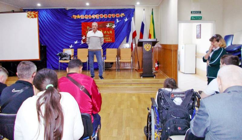 Детям о Великой Победе. Сотрудники МЧС Республики Крым продолжают проводить со школьниками уроки мужества, посвященные 80-летию Великой Победы