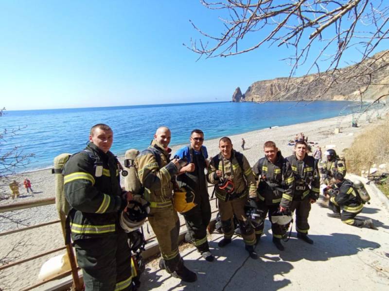 «Легендарный вызов»: пожарные и спасатели из разных регионо преодолели 800 ступеней на мысе Фиолент!