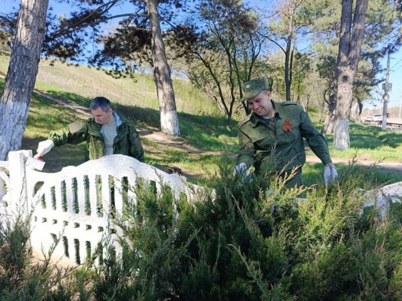 В канун Дня Великой Победы следователи СК благоустроили территорию братской могилы павших партизан в Добровском сельском поселении