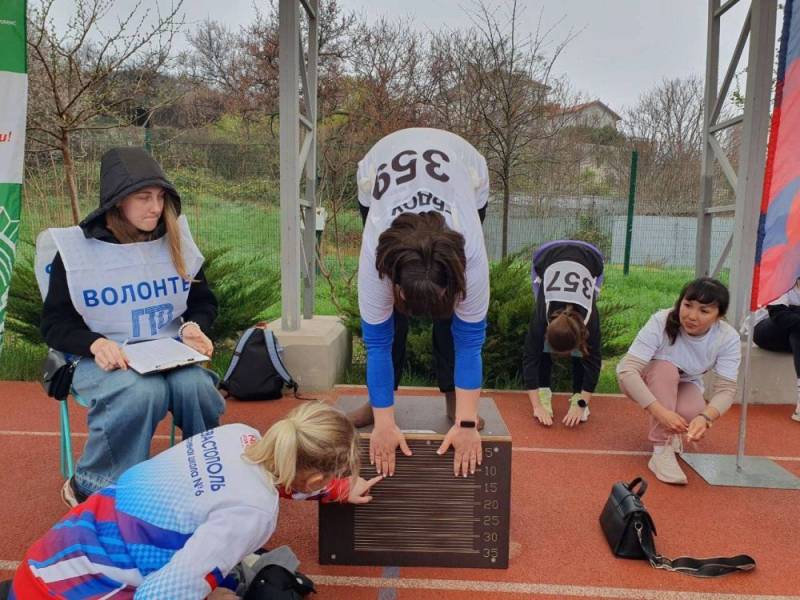 Более 340 севастопольцев стали участниками фестиваля ГТО среди трудовых коллективов и госслужащих Севастополя