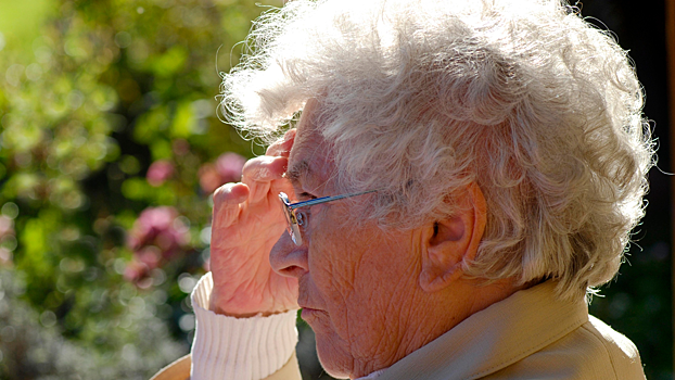 Кишечные бактерии могут запустить развитие опасной болезни у пожилых