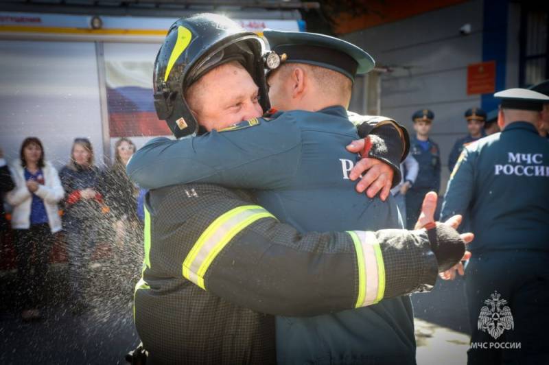 Огнеборца проводили на пенсию в День пожарной охраны Огнеборца проводили на пенсию в День пожарной охраны