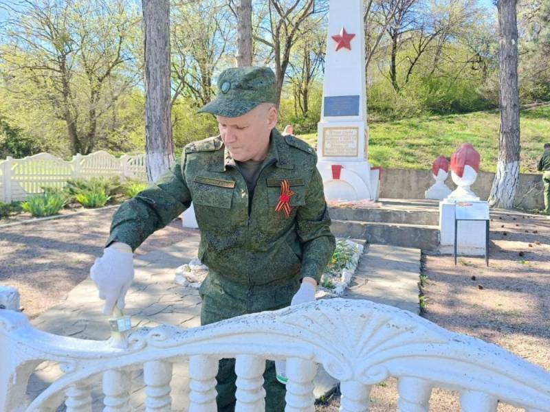 В канун Дня Великой Победы следователи СК благоустроили территорию братской могилы павших партизан в Добровском сельском поселении