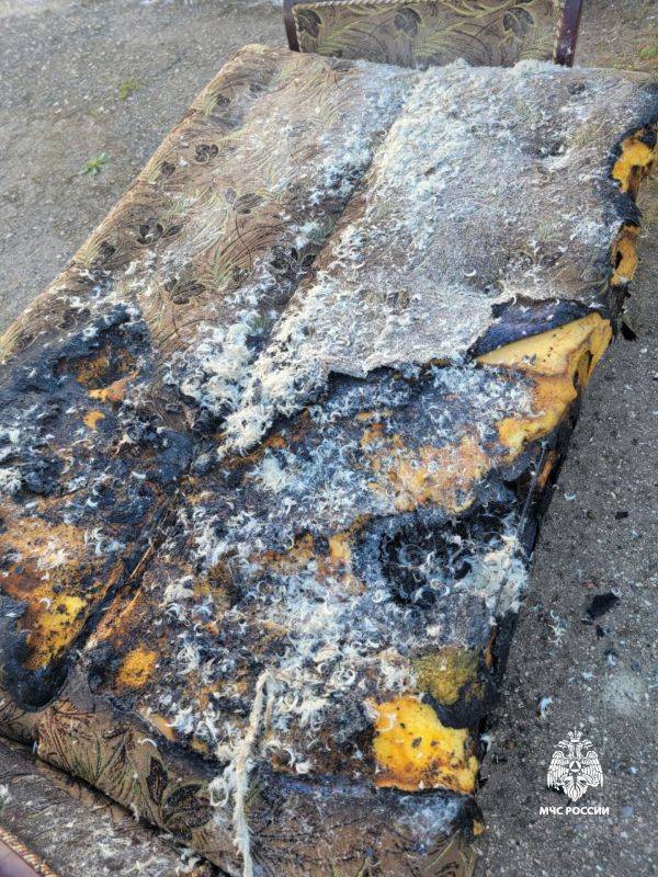 В г. Саки на пожаре спасены три человека