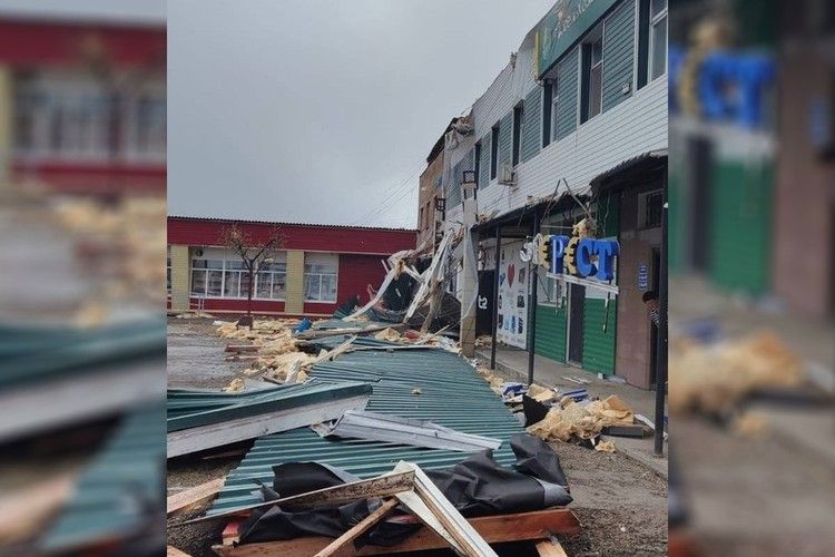 Сколько продлится непогода в регионах России: в Сибири ветер сносил крыши, а выпал снег