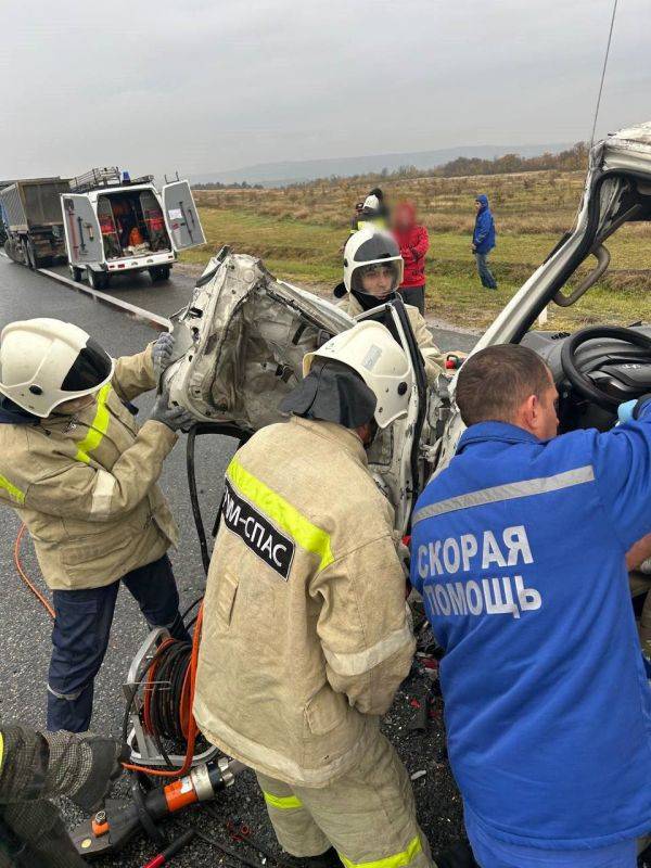 Алексей Ерёменко: Поздравляю работников скорой медицинской помощи с их профессиональным праздником!