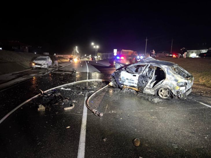 После страшного ДТП под Симферополем вспыхнули автомобили: один погибший и трое пострадавших