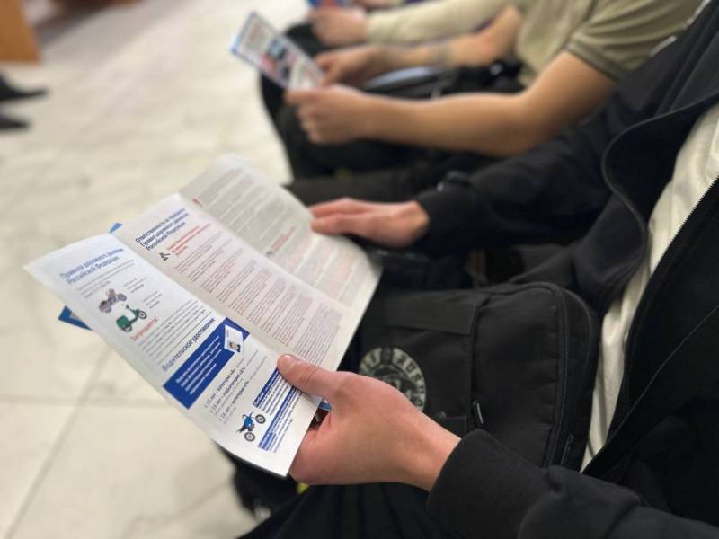 Госавтоинспекторы Севастополя совместно с Департаментом образования провели лекции по БДД для студентов техникумов