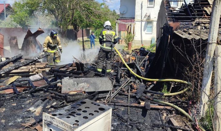 Житель Бахчисарайского района чуть не сжег дом вместе с мусором