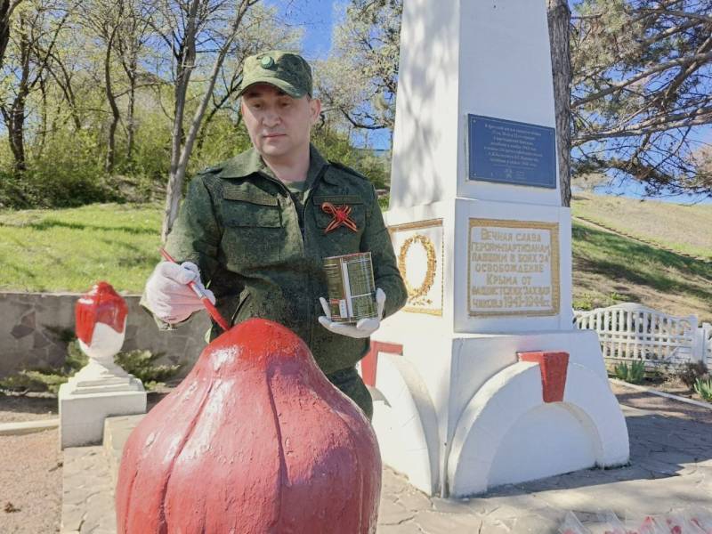 В канун Дня Великой Победы следователи СК благоустроили территорию братской могилы павших партизан в Добровском сельском поселении