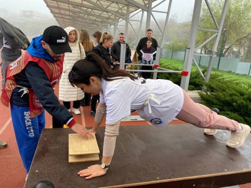 Более 340 севастопольцев стали участниками фестиваля ГТО среди трудовых коллективов и госслужащих Севастополя