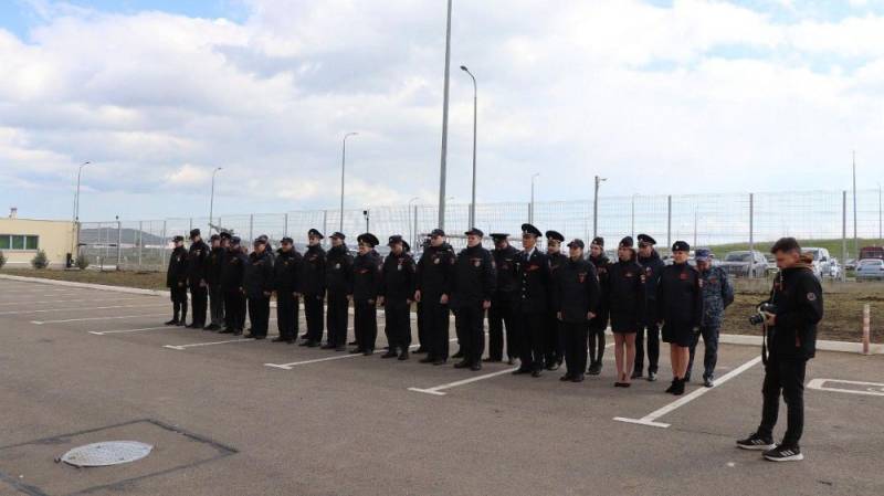 Транспортные полицейские Керчи в ходе акции «Сад памяти» к юбилею Великой Победы высадили 80 клёнов