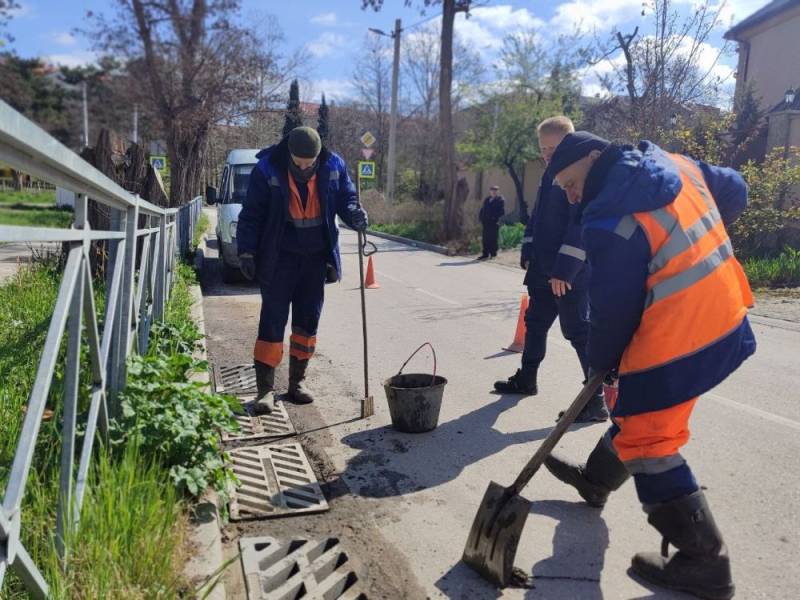 Водоканал: Красота! Весна! Ливнёвка!. Фото Николая Ерёмина на ул.Ревякина, ул.3-я Бастионная, ул.Подольцева, ул.Генерала Родионова