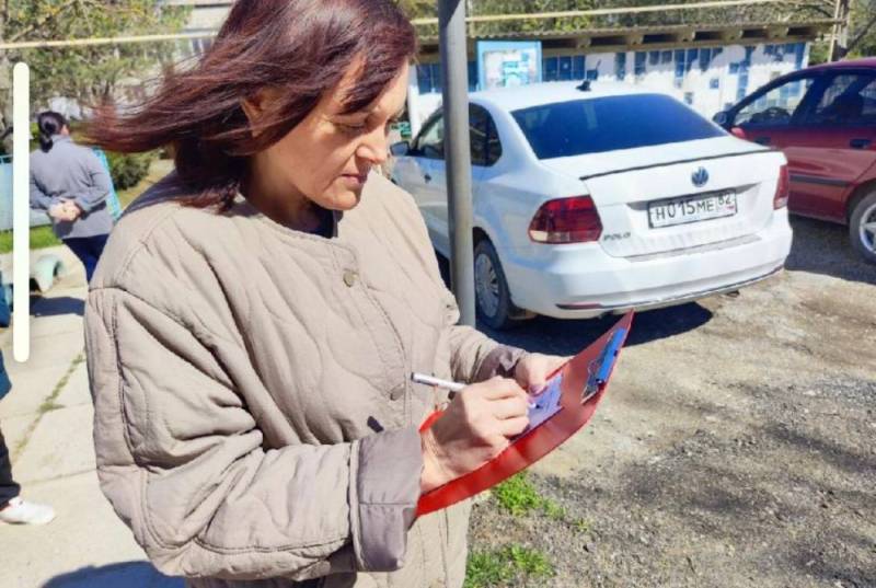 Работниками Сакской межрайонной прокуратурой в Червонновской средней школе проведена акция «Спасибо Герою»