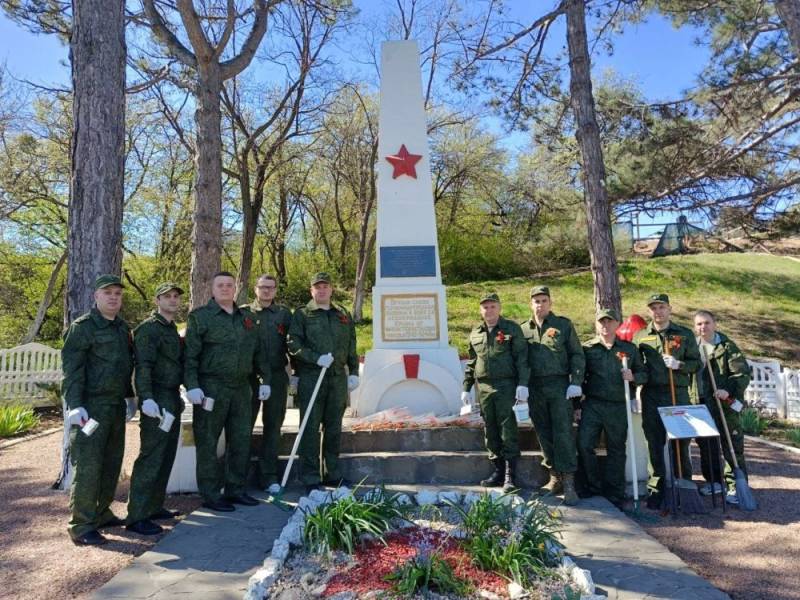 В канун Дня Великой Победы следователи СК благоустроили территорию братской могилы павших партизан в Добровском сельском поселении