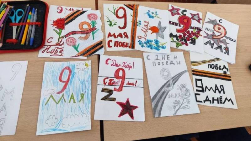 Работниками Сакской межрайонной прокуратурой в Червонновской средней школе проведена акция «Спасибо Герою»