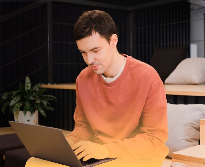 ноутбук студент